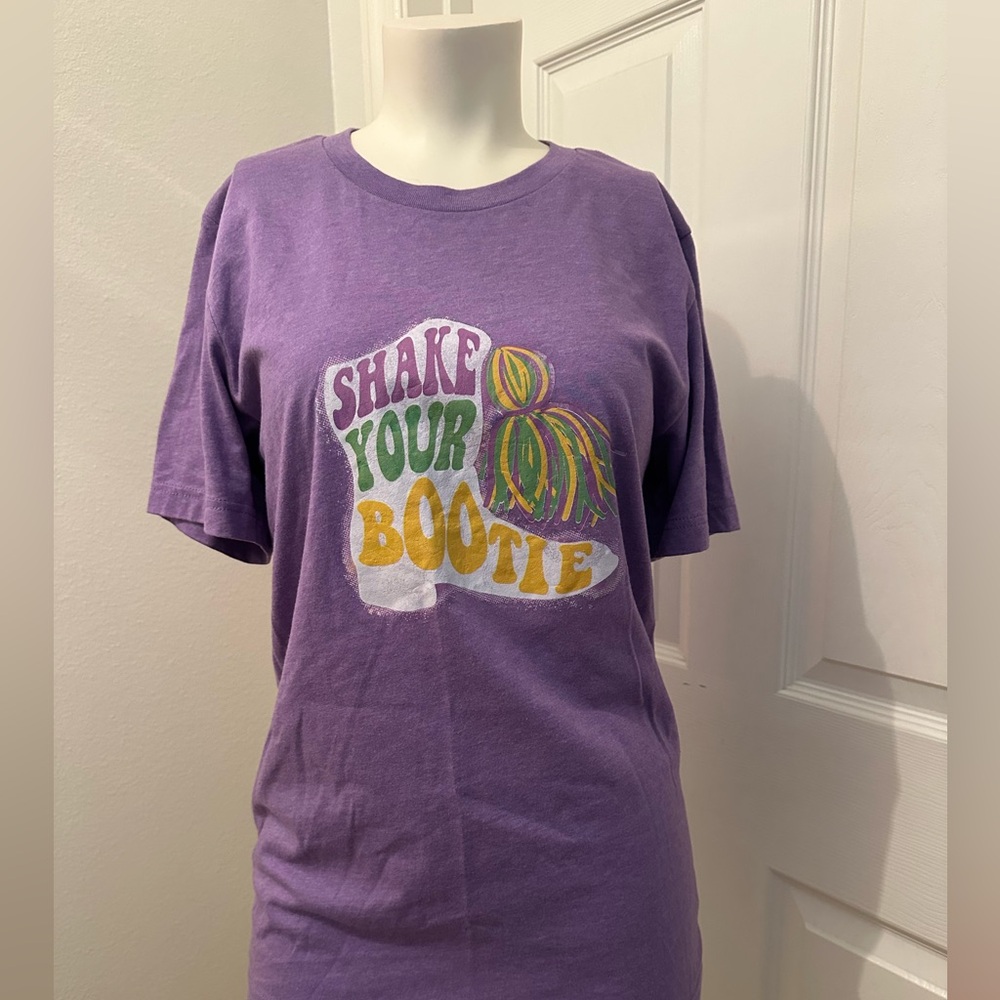 Mardi Gras women’s purple tshirt shake your bootie size small